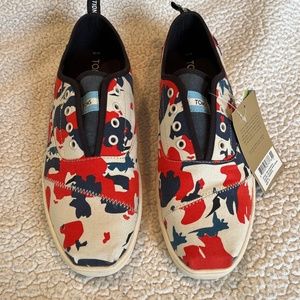 Tom’s Koi Print shoes